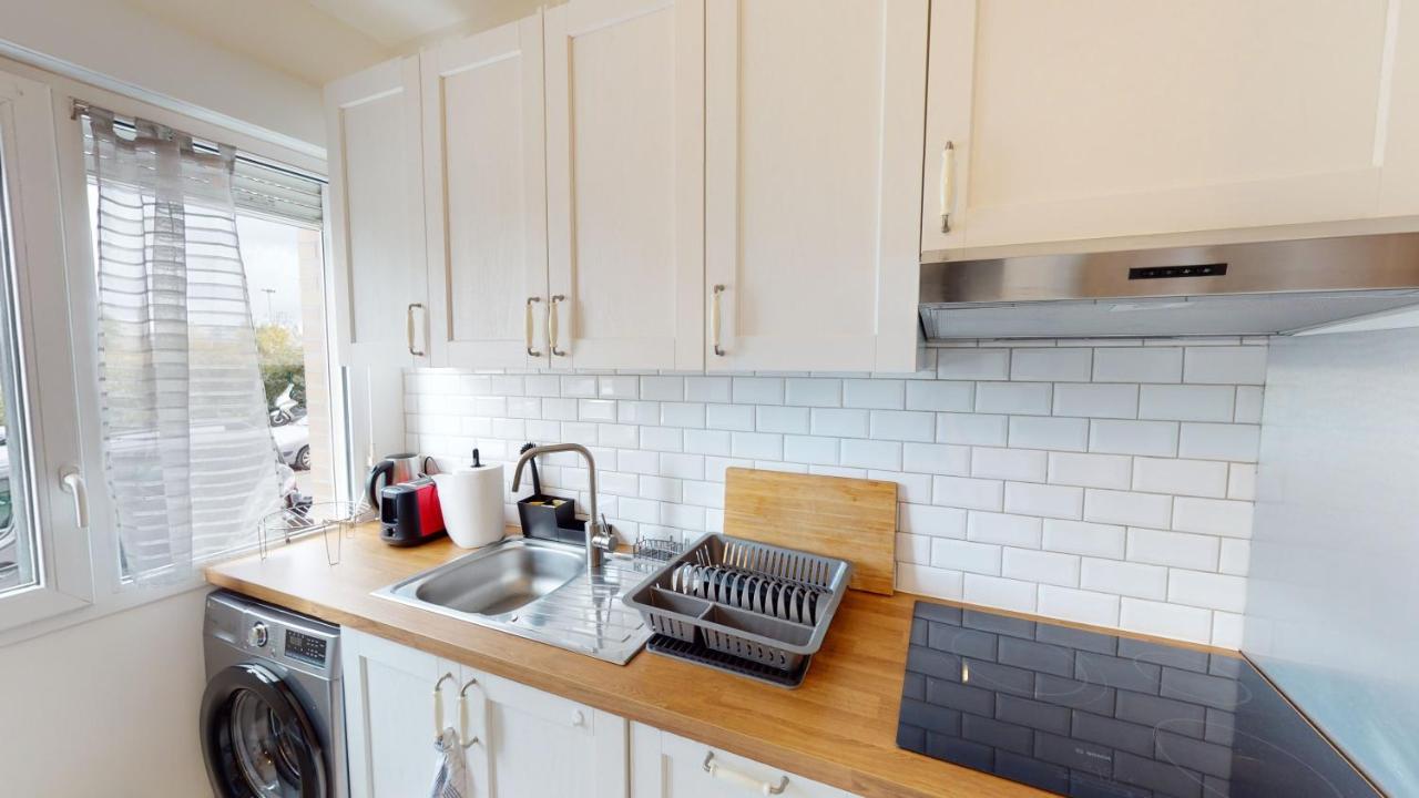Live Like A Local Stylish 2Br With Balcony & Parking Apartamento Saint-Denis-en-Margeride Exterior foto