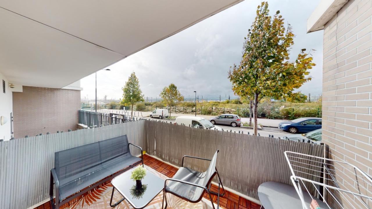 Live Like A Local Stylish 2Br With Balcony & Parking Apartamento Saint-Denis-en-Margeride Exterior foto