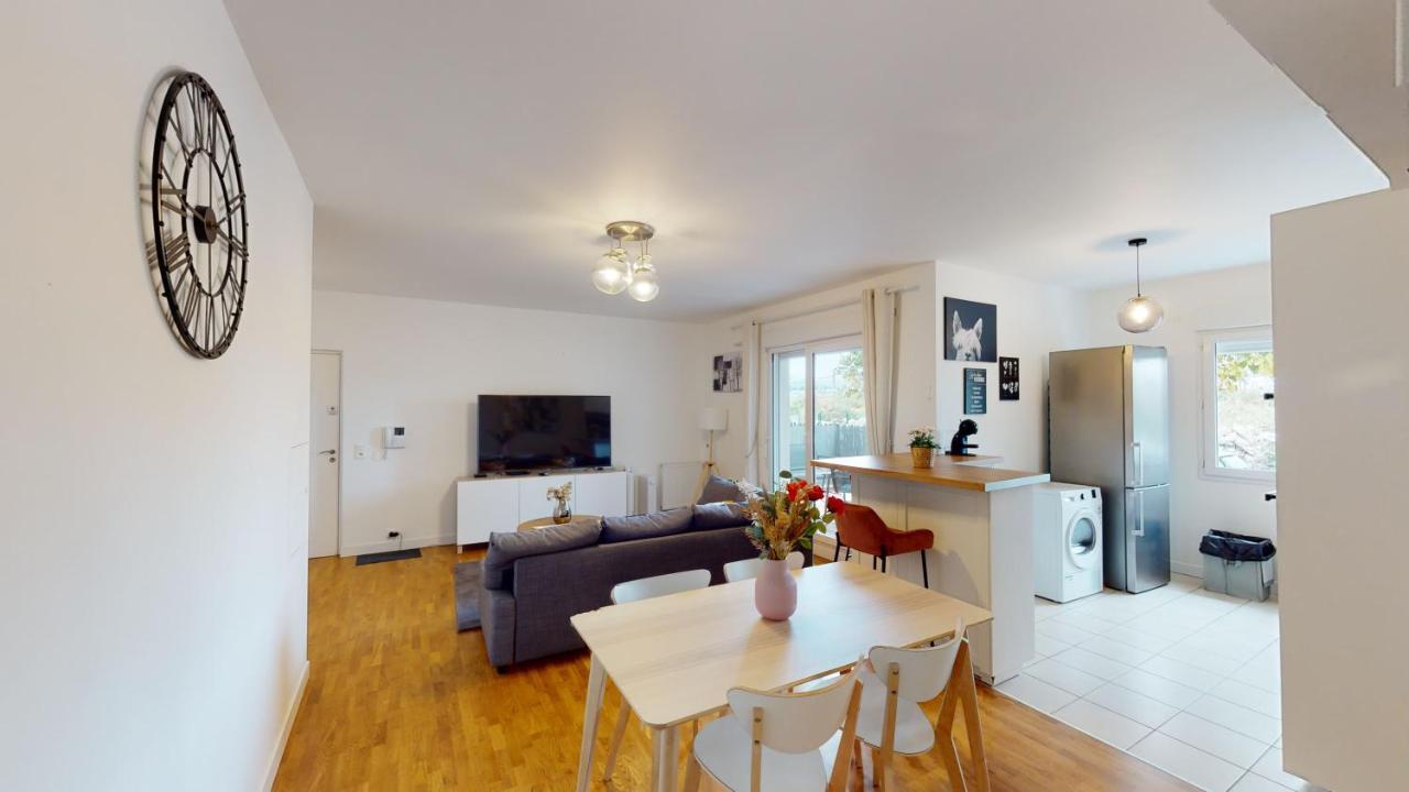Live Like A Local Stylish 2Br With Balcony & Parking Apartamento Saint-Denis-en-Margeride Exterior foto