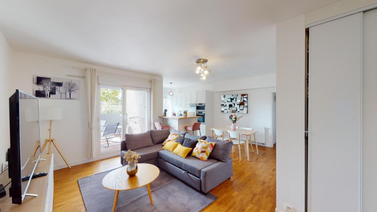 Live Like A Local Stylish 2Br With Balcony & Parking Apartamento Saint-Denis-en-Margeride Exterior foto