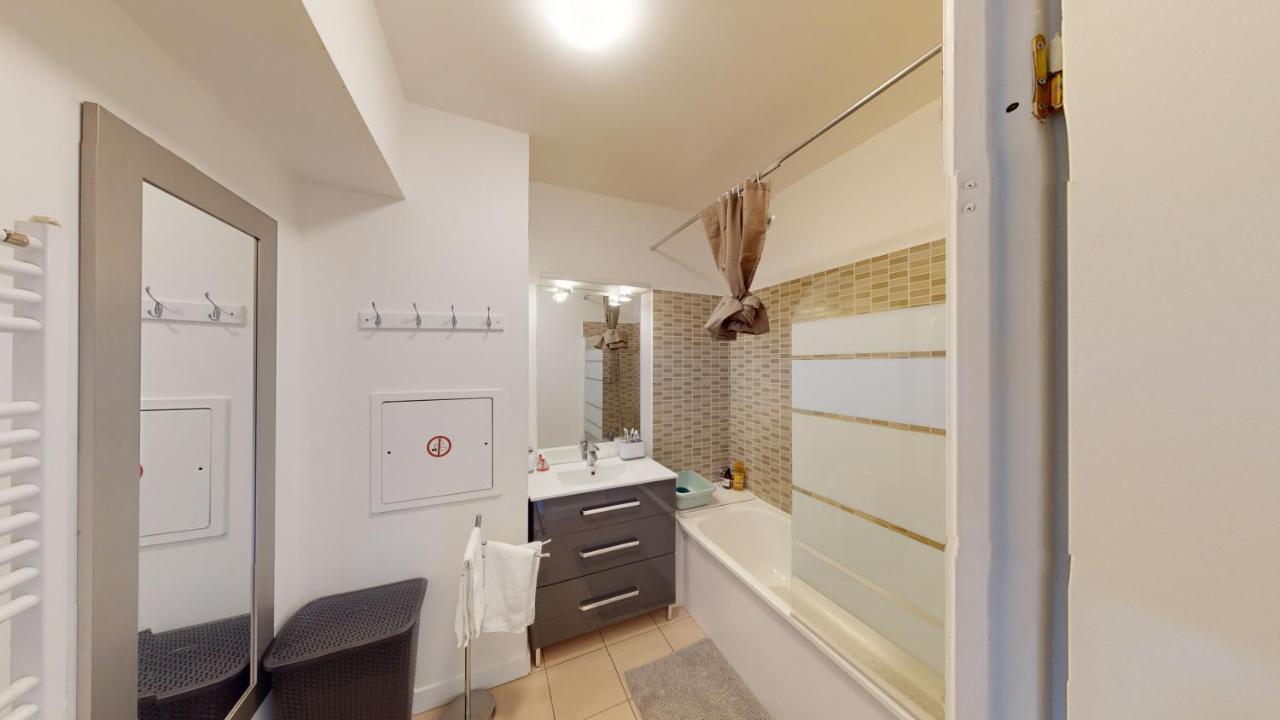 Live Like A Local Stylish 2Br With Balcony & Parking Apartamento Saint-Denis-en-Margeride Exterior foto