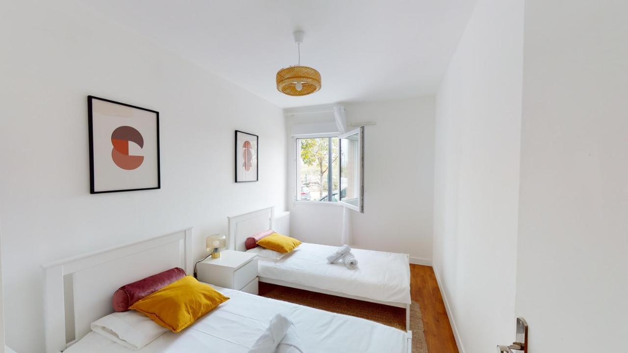 Live Like A Local Stylish 2Br With Balcony & Parking Apartamento Saint-Denis-en-Margeride Exterior foto