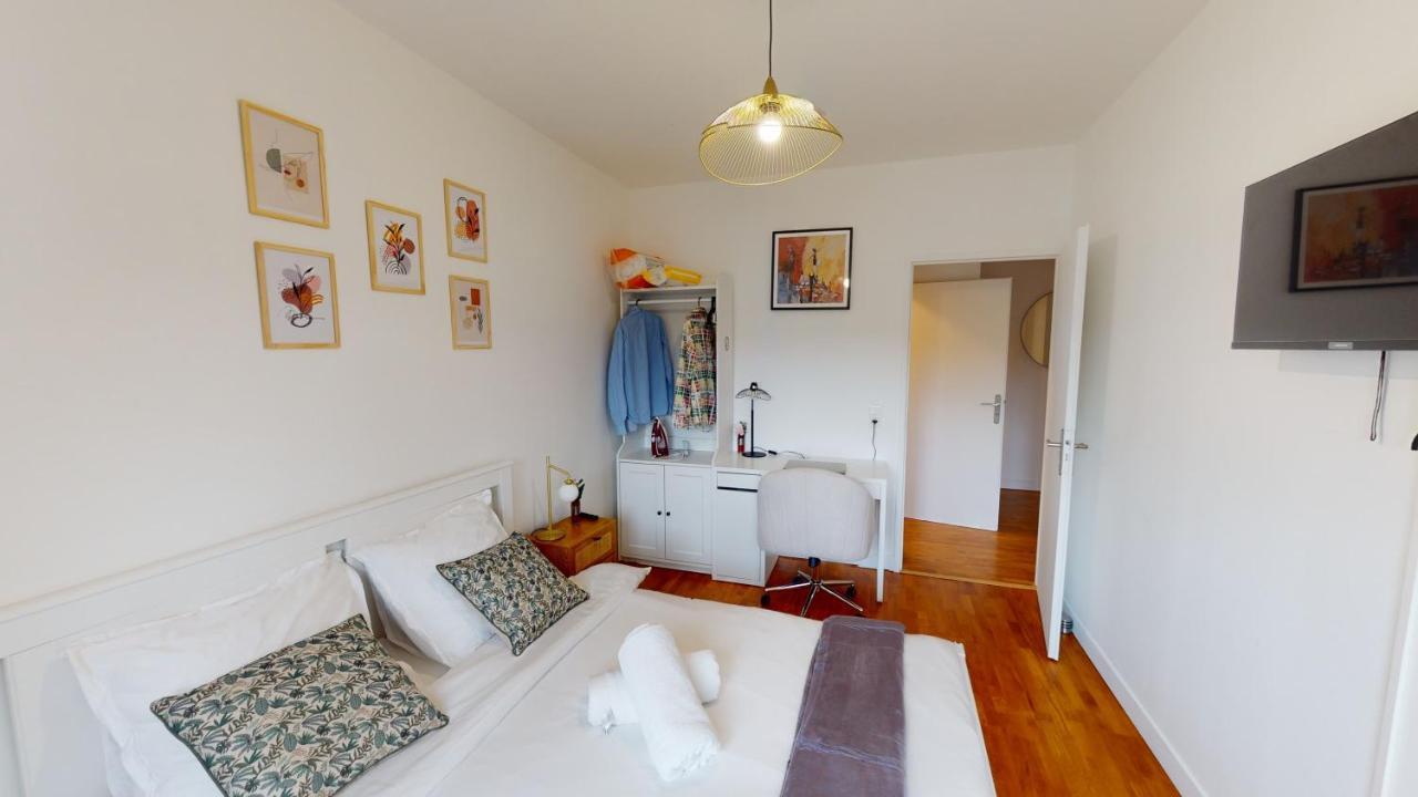 Live Like A Local Stylish 2Br With Balcony & Parking Apartamento Saint-Denis-en-Margeride Exterior foto