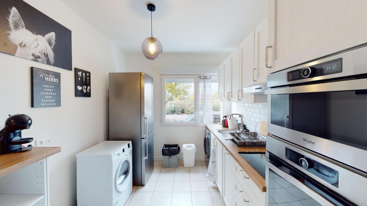 Live Like A Local Stylish 2Br With Balcony & Parking Apartamento Saint-Denis-en-Margeride Exterior foto
