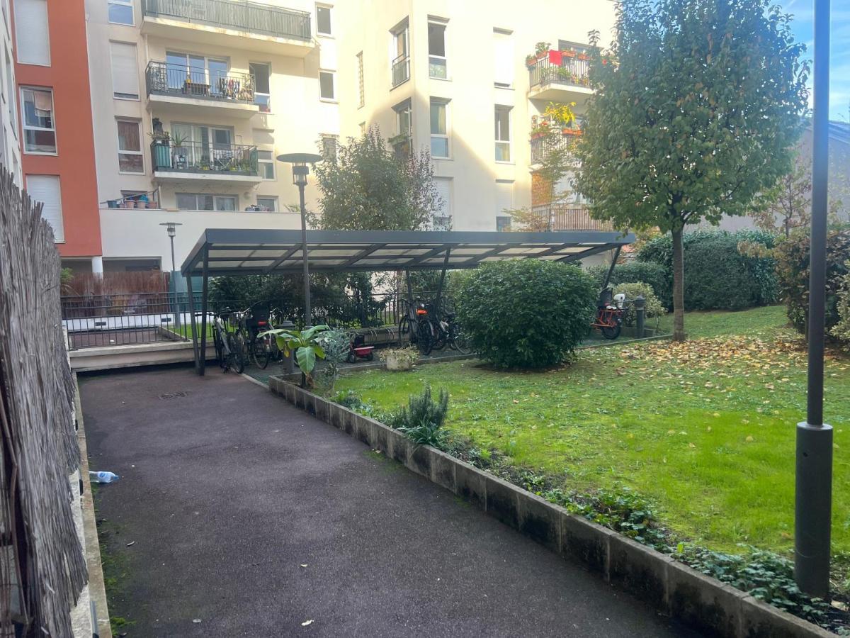 Live Like A Local Stylish 2Br With Balcony & Parking Apartamento Saint-Denis-en-Margeride Exterior foto