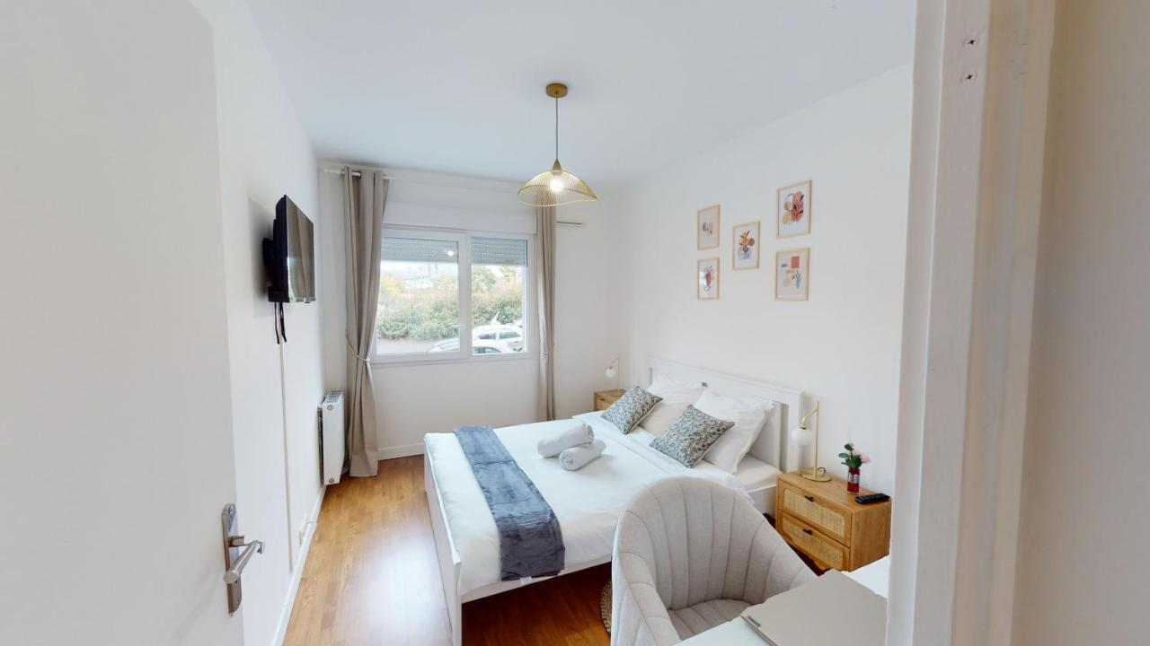 Live Like A Local Stylish 2Br With Balcony & Parking Apartamento Saint-Denis-en-Margeride Exterior foto