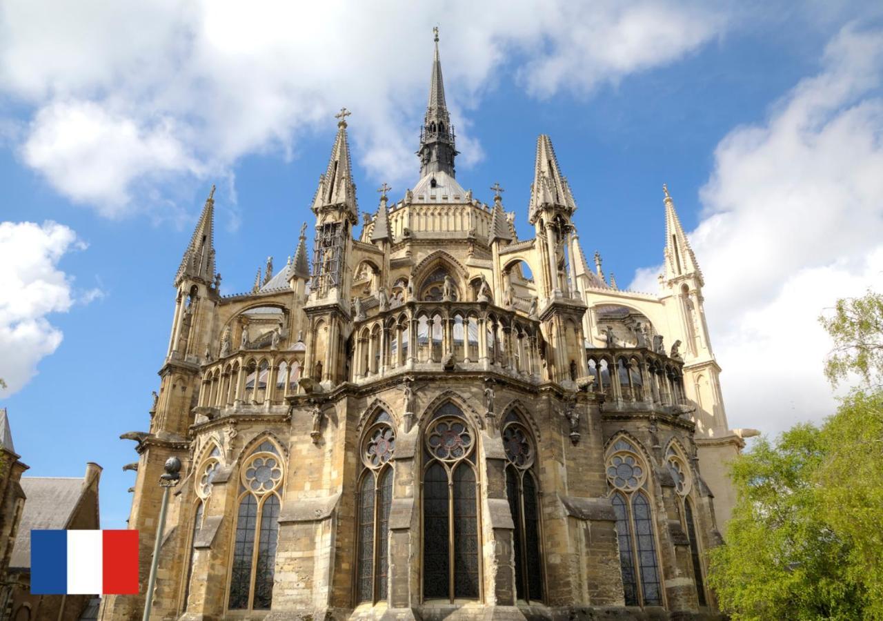 Live Like A Local Stylish 2Br With Balcony & Parking Apartamento Saint-Denis-en-Margeride Exterior foto